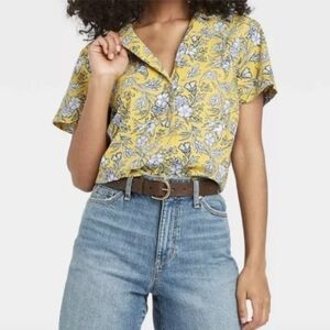 Universal Thread Yellow Short Sleeve Button Down Shirt